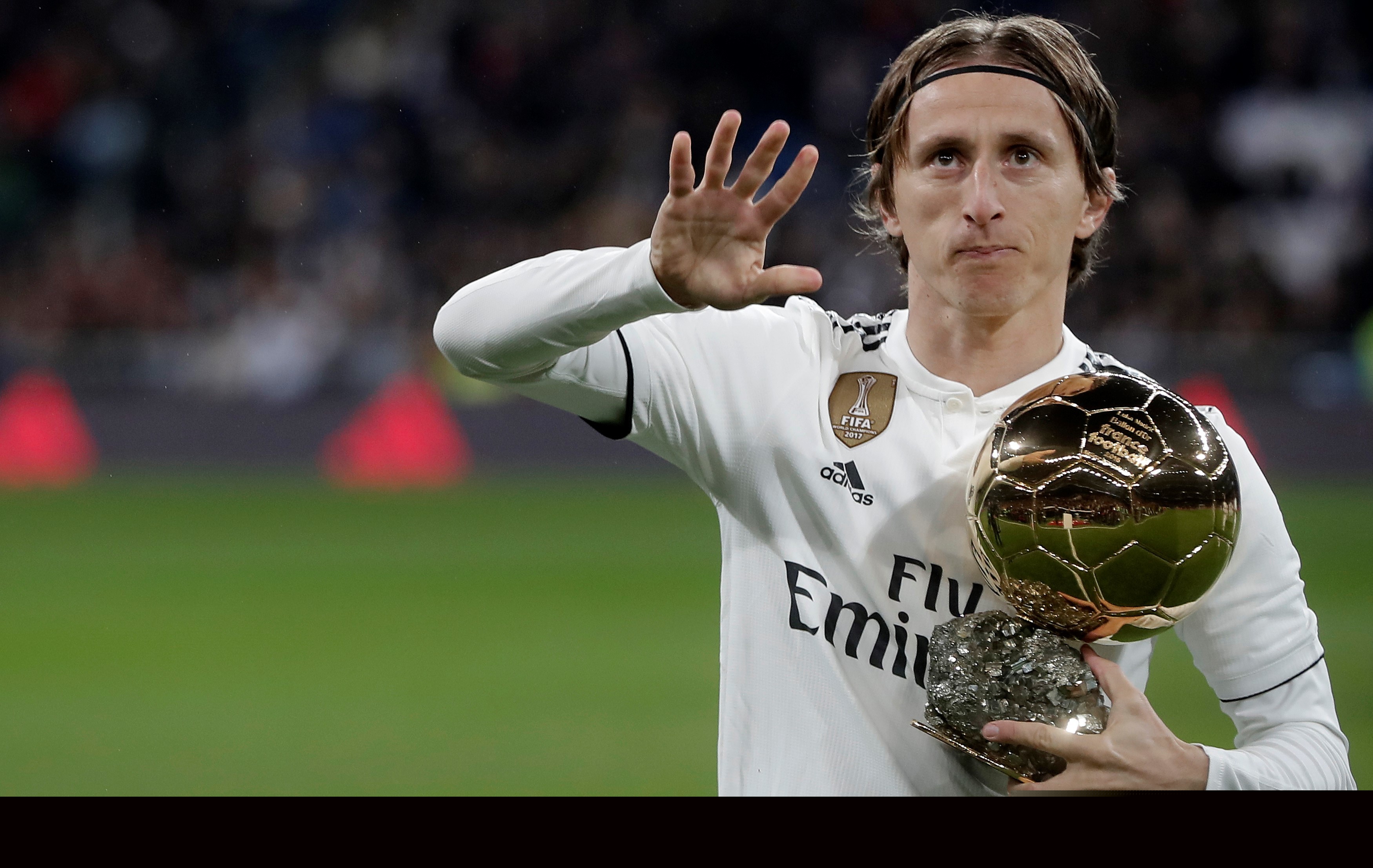 阿莱克斯·罗德里奎兹在 2007 年击出单季第 50 轰，成为首位达成三季 50 轰的球员