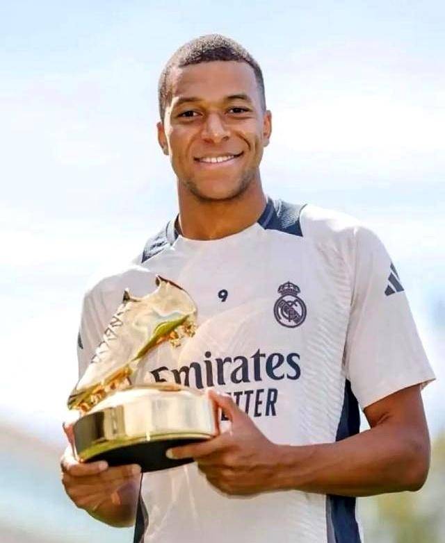 2025 赛季：CPBL 乐天桃猿核心林泓育在台湾大赛第五战击出再见安打