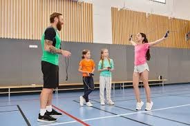 巴萨旧将：足球世界没人能达到梅西的高度，他让我们变得更好