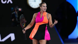 密尔瓦基勇士队在 1957 年击败洋基，汉克·阿伦在决赛中展现关键的长打火力